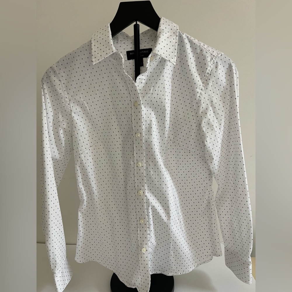 Banana Republic White Classic Shirt with Black Pattern